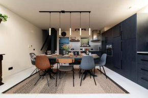 Spacious & Chic House in Center